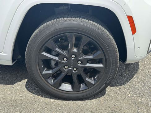 Used 2026 Jeep Grand Cherokee Limited AWD/4WD image 9