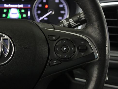 Used 2021 Buick Enclave Essence FWD image 9