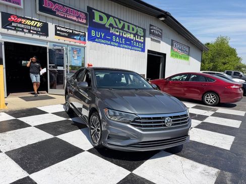 Used 2019 Volkswagen Jetta SE image 3