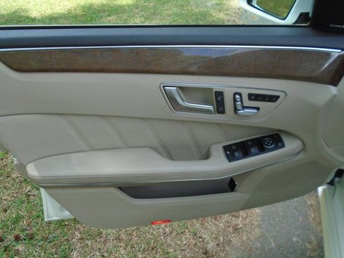 Used 2014 Mercedes-Benz E 350 Sedan image 20
