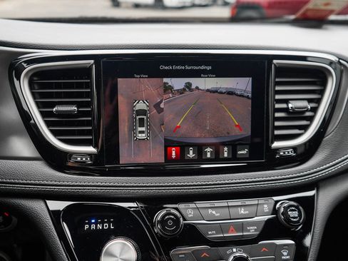 New 2026 Chrysler Pacifica Select image 26