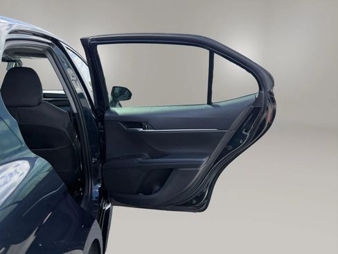 Used 2021 Toyota Camry LE w/ Carpet Mat Package (TMS) FWD image 38