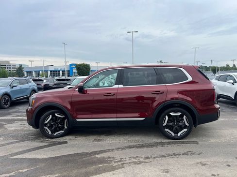 Certified 2024 Kia Telluride EX w/ EX Captain's Chair Package FWD image 7