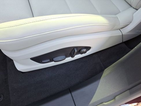 Certified 2025 Porsche Macan Electric image 24