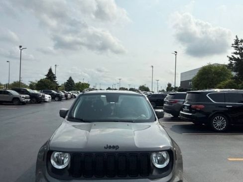 Used 2020 Jeep Renegade Altitude AWD/4WD image 5