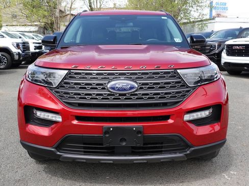 Used 2022 Ford Explorer XLT w/ Equipment Group 202A image 5