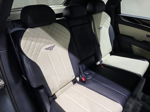 Used 2021 Bentley Bentayga AWD/4WD image 23