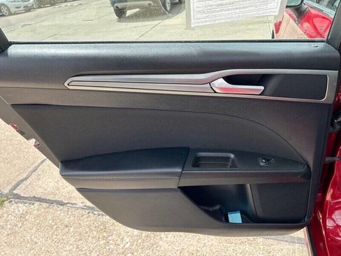 Used 2019 Ford Fusion SE image 13