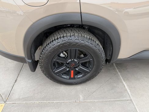 Used 2025 Nissan Rogue SV AWD/4WD image 15