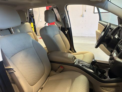 Used 2015 Dodge Journey SXT w/ Flexible Seating Group image 21