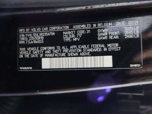 Used 2024 Volvo XC40 B5 Plus image 46