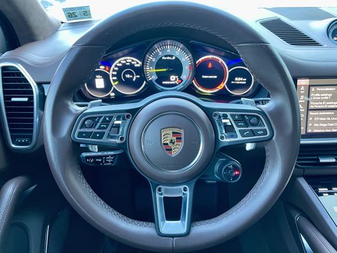 Used 2021 Porsche Cayenne Turbo S image 21