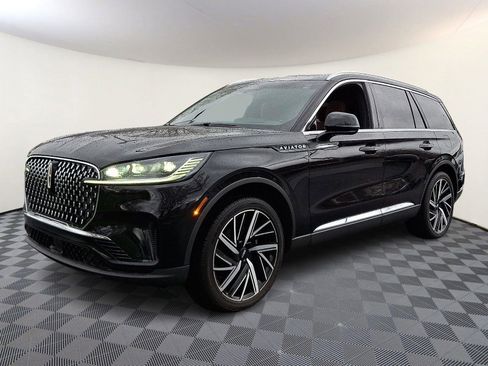 Used 2025 Lincoln Aviator Reserve w/ Equipment Group 201A image 3