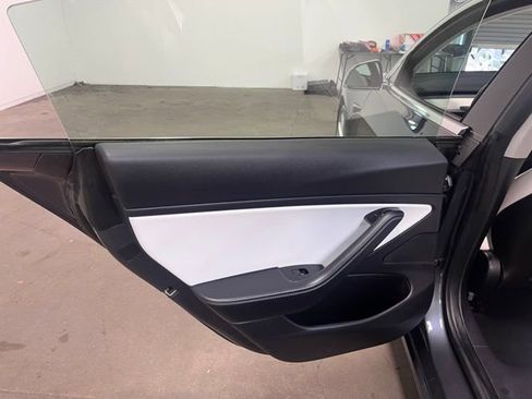 Used 2019 Tesla Model 3 Performance image 19