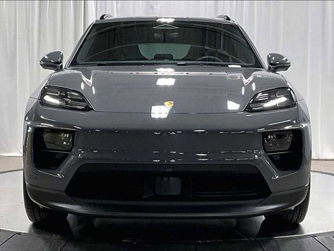 New 2025 Porsche Macan 4 Electric image 10