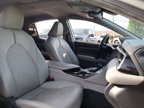 Used 2020 Toyota Camry SE image 26