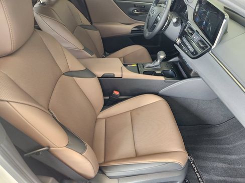 Certified 2025 Lexus ES 350 w/ Premium Package FWD image 14