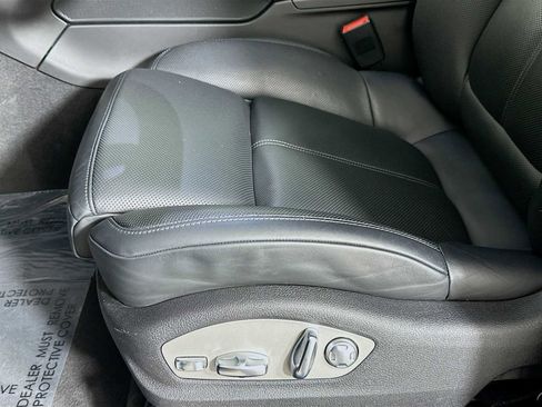 Certified 2020 Porsche Macan image 12