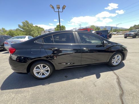 Used 2019 Chevrolet Cruze LS w/ LS Convenience Package FWD image 4