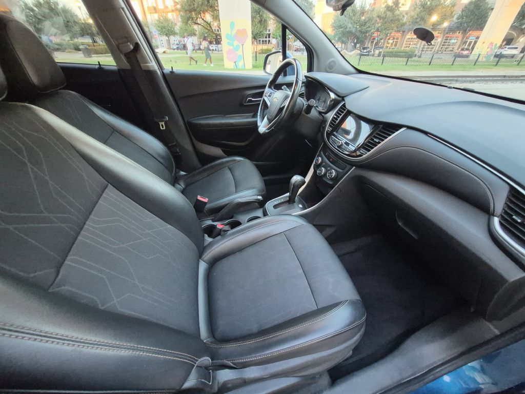 Used 2019 Chevrolet Trax LT w/ LT Convenience Package AWD/4WD image 19