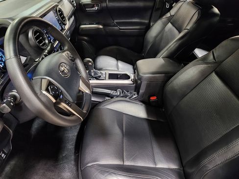 Used 2023 Toyota Tacoma Limited image 31