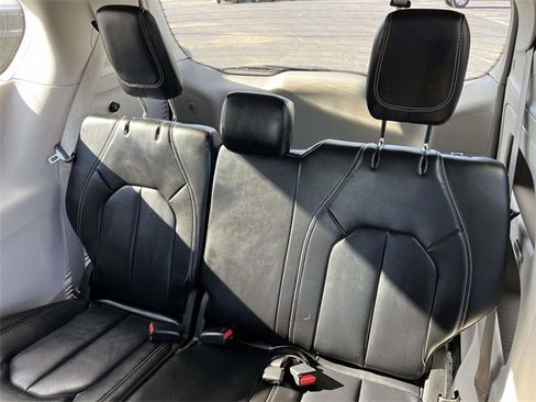 Used 2023 Chrysler Pacifica Touring-L image 24