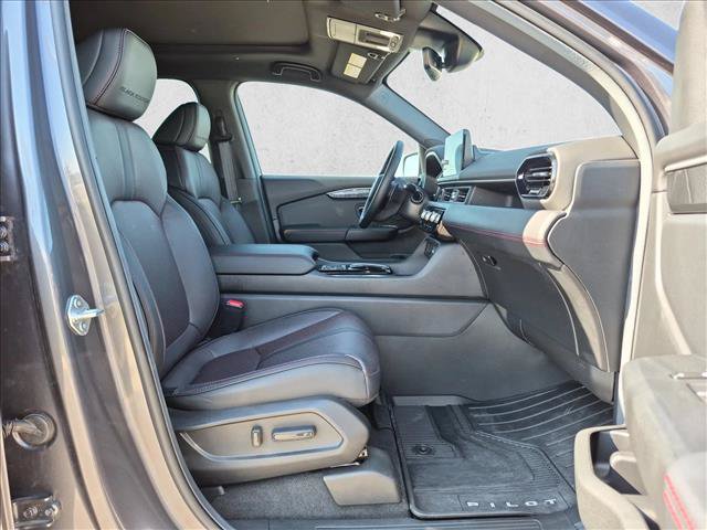 Used 2025 Honda Pilot Black Edition image 21