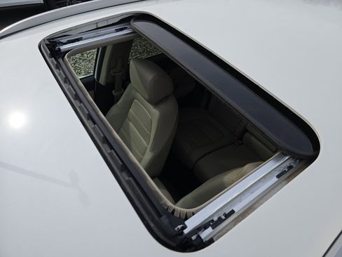 Used 2018 Honda CR-V Touring image 3