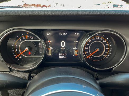 Used 2020 Jeep Gladiator Sport w/ Quick Order Package 24S AWD/4WD image 15