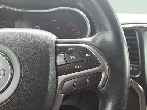 Used 2019 Jeep Grand Cherokee Laredo w/ Security & Convenience Group AWD/4WD image 15
