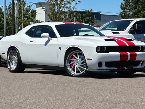 Used 2023 Dodge Challenger SRT Hellcat w/ Driver Convenience Group RWD image 2