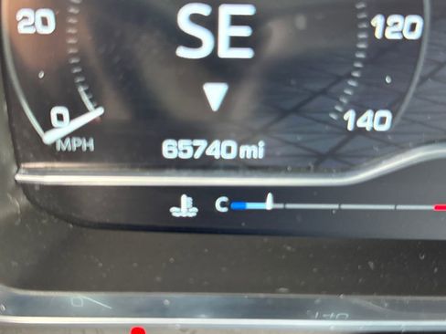 Used 2023 GMC Yukon SLT image 23