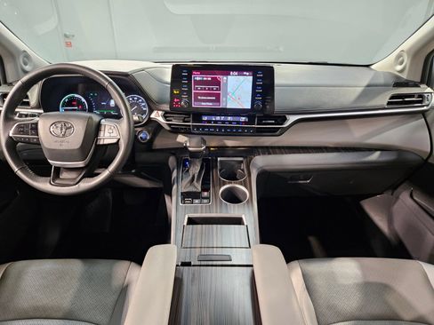 Certified 2024 Toyota Sienna Limited FWD image 10