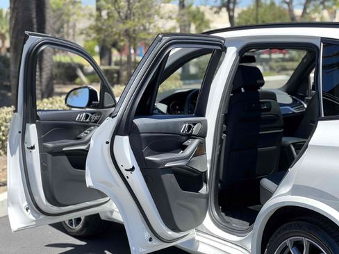 Used 2019 BMW X5 xDrive50i w/ M Sport Package AWD/4WD image 15