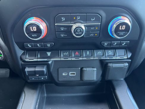 Used 2022 GMC Sierra 2500 AT4 w/ Gooseneck/5TH Wheel Package image 27