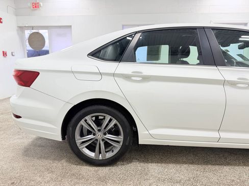 Used 2020 Volkswagen Jetta R-Line w/ R-Line Cold Weather Package image 9