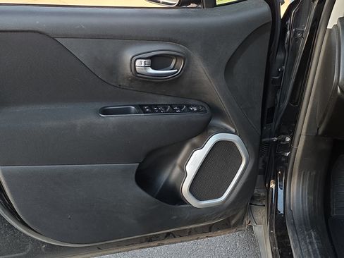 Used 2019 Jeep Renegade Latitude image 10