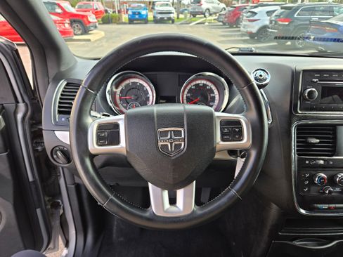 Used 2014 Dodge Grand Caravan SE w/ Quick Order Package 29E SE FWD image 6