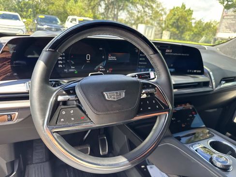 Used 2026 Cadillac Vistiq Premium Luxury w/ LPO, Floor Liner Package AWD/4WD image 15