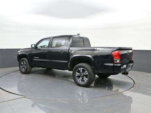 Used 2017 Toyota Tacoma TRD Sport w/ Tow Package image 5