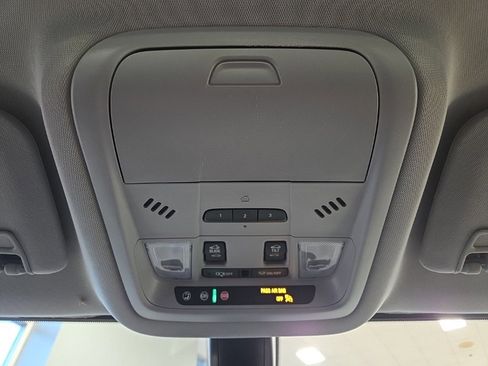 Used 2020 GMC Acadia SLT image 30