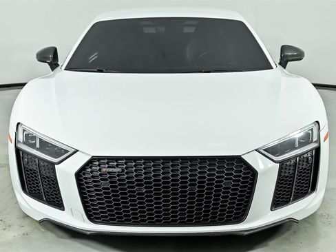 Used 2018 Audi R8 V10 w/ Premium Package RWD image 4