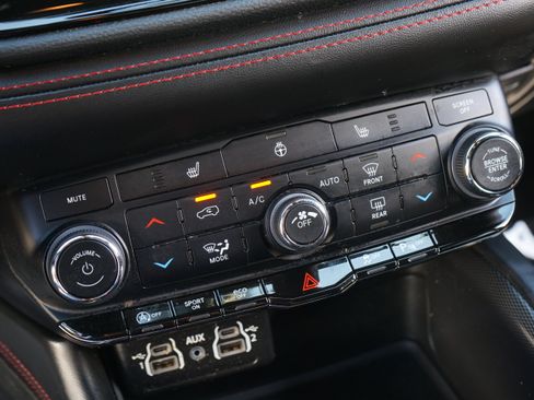 Used 2025 Dodge Durango GT w/ Blacktop Package AWD/4WD image 20