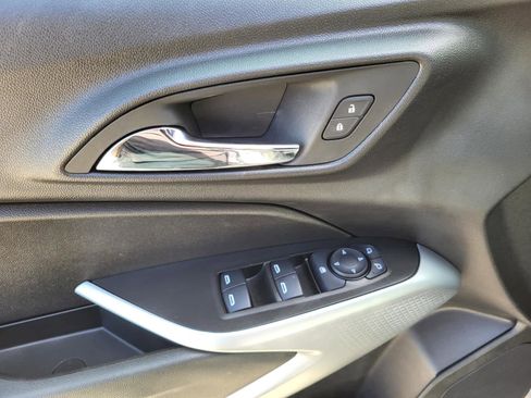 Used 2025 Chevrolet Trax RS w/ Sunroof Package image 16