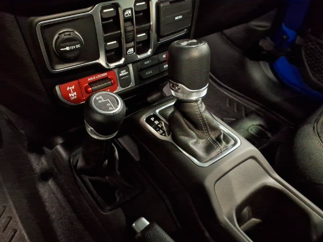 Used 2025 Jeep Wrangler Unlimited Sport AWD/4WD image 15