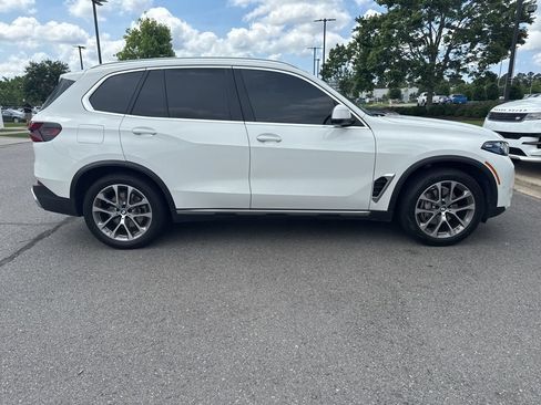 Used 2024 BMW X5 xDrive40i w/ Premium Package AWD/4WD image 4