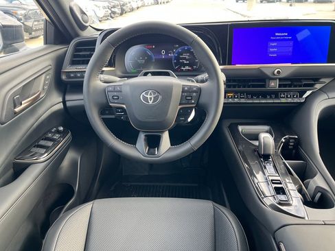 New 2025 Toyota Crown Signia image 14