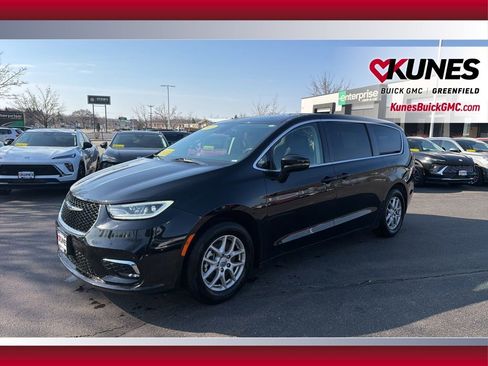 Used 2024 Chrysler Pacifica Touring-L FWD image 12