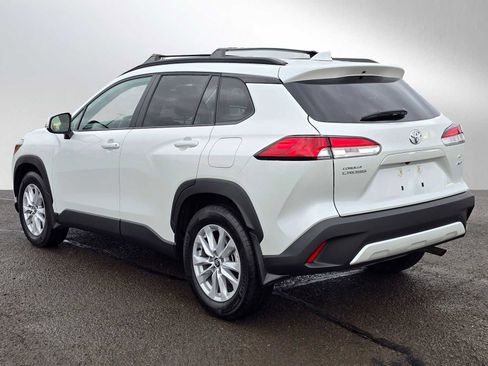 Used 2024 Toyota Corolla Cross LE image 5