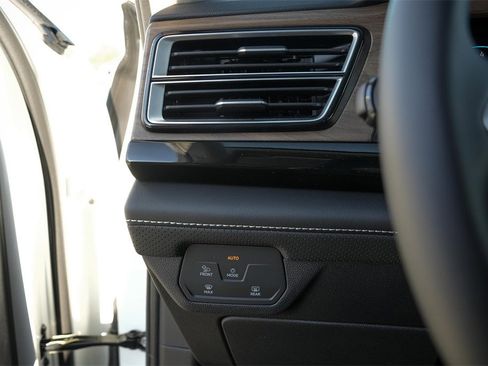 New 2026 Volkswagen Atlas SE image 17